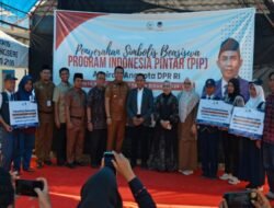 Achmad Daeng Se’re Serahkan 106 Beasiswa PIP di Takalar, Ajak Siswa Berani Bermimpi Raih Prestasi