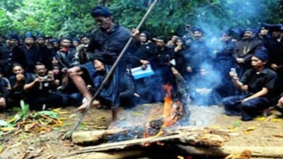 Kajang dan Warna Hitam yang Menyimpan Sejarah: Menelusuri Legenda, Ammatoa, dan Pasang yang Tak Lekang Zaman