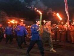 Ratusan Cahaya Obor Terangi Malam Kemerdekaan di Rujab Bupati Takalar