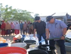 Kemarau Panjang, Bupati Daeng Manye Turun Langsung Salurkan 200 Ribu Liter Air Gratis ke Warga Bontoparang