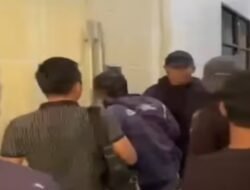 Aksi Memanas di Kantor Bupati Gowa, Massa Gedor Pintu dan Desak Husniah Talenrang Keluar