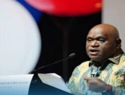 Menteri HAM Pigai Bela Program MBG: Menolak Makan Sama dengan Menginginkan Kematian, Malaikat Saja Makan
