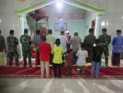 Jalin Silaturahmi, Personel Koramil 1426-02/Polsel Sambangi Masjid untuk Sholat Subuh Berjamaah