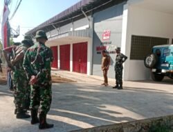 Koramil 1426-03/Galut Bersama Masyarakat Gelar Kerja Bakti, Bersihkan Bahu Jalan dan Saluran Air di Desa Bontolanra