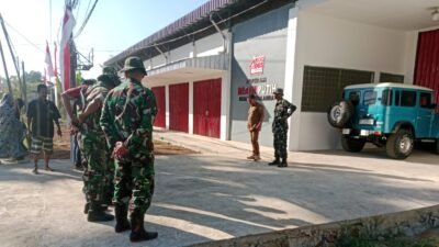 Koramil 1426-03/Galut Bersama Masyarakat Gelar Kerja Bakti, Bersihkan Bahu Jalan dan Saluran Air di Desa Bontolanra