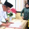 Malam Hari, Bupati Daeng Manye Serahkan Bantuan Parpol Takalar Rp1,1 Miliar