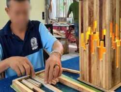 Dari Balok Kayu Menjadi Lampu Hias, WBP Lapas Takalar Asah Keterampilan untuk Bekal Pulang