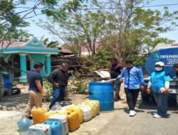 Kekeringan Melanda Bontoparang, LSM Pemantik Indonesia Salurkan 20 Ribu Liter Air Bersih