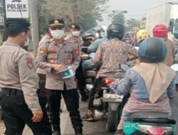 Antisipasi Kabut Asap Karhutla, Polsek Pattallassang Bagikan 500 Masker di Takalar