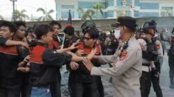 Demo GAM di Makassar Memanas, Mahasiswa Blokade Jalan dan Desak Menteri Dicopot soal Karhutla