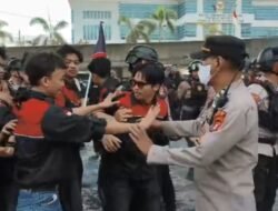 Demo GAM di Makassar Memanas, Mahasiswa Blokade Jalan dan Desak Menteri Dicopot soal Karhutla