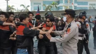 Demo GAM di Makassar Memanas, Mahasiswa Blokade Jalan dan Desak Menteri Dicopot soal Karhutla